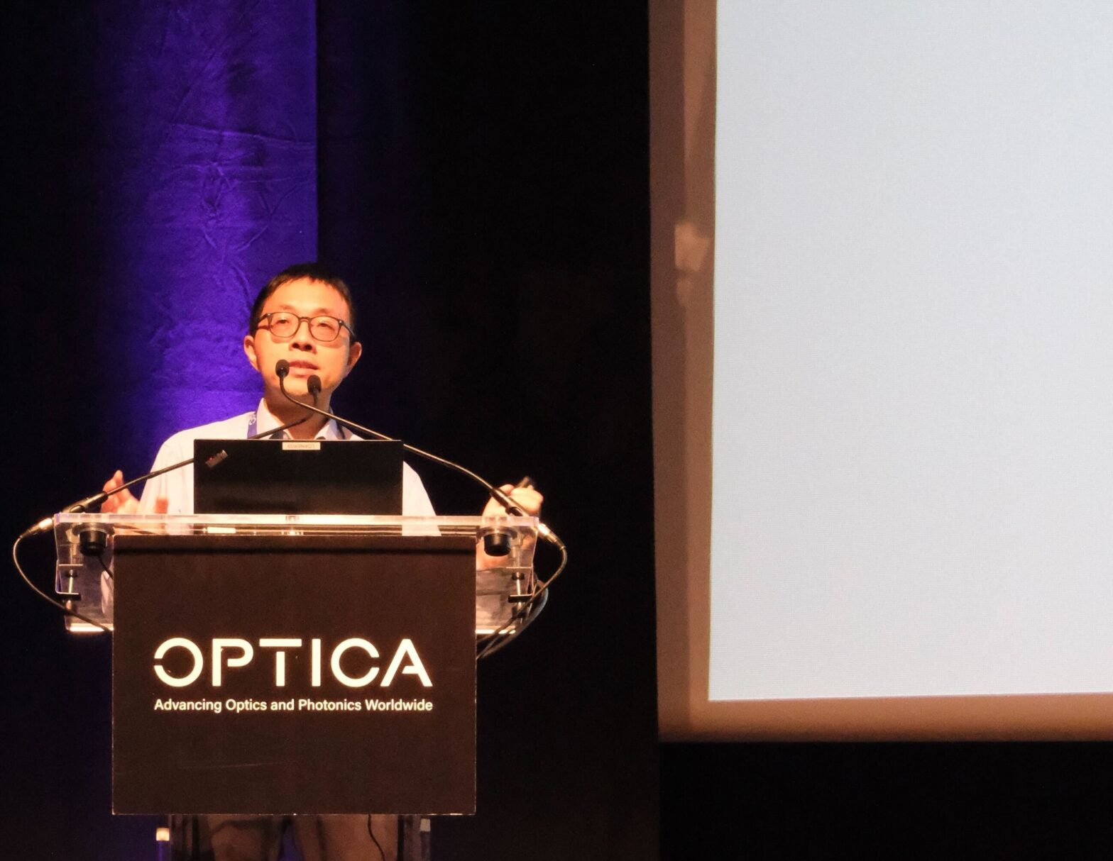 Professor Lam Delivers Keynote on Computational Neuromorphic Imaging at COSI